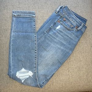 Never before worn. Gap curvy skinny jeans.